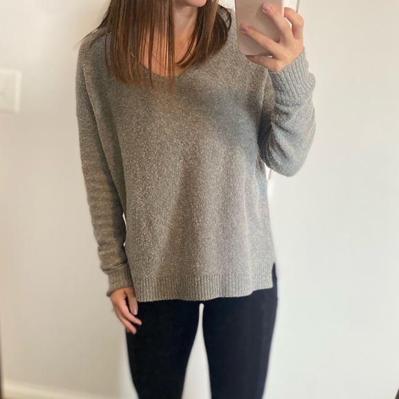 Women’s grey v neck sweater Loft size small - Picture 3 of 6